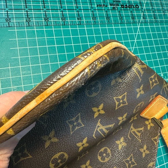 Louis Vuitton Monogram Pochette Bosphore - Picture 15 of 16